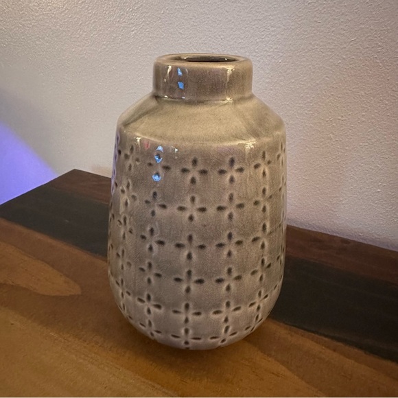 Better Homes And Gardens Textured Gray Vase - Picture 1 of 3
